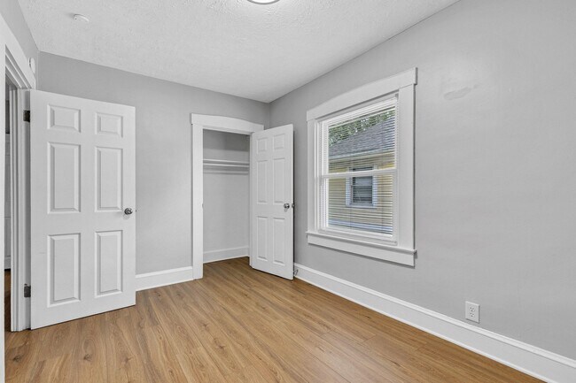 Building Photo - 3628 Birchwood Ave