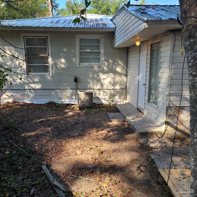 Building Photo - 125 Rue Max St