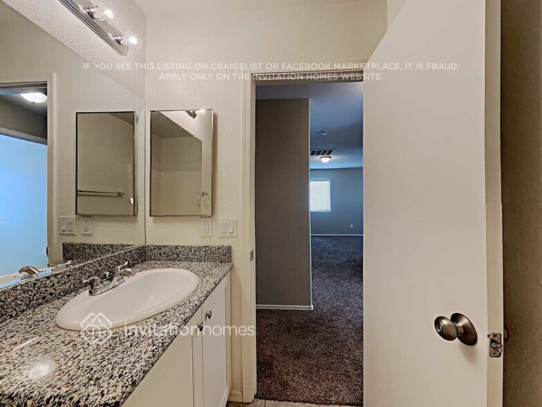 Building Photo - 1196 E Altadonna St