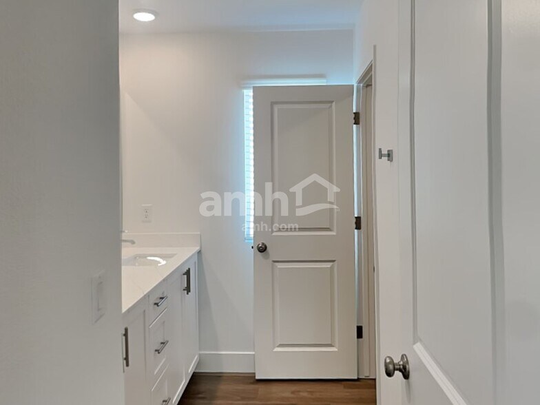 Building Photo - 8074 Winterfell Peak Ave