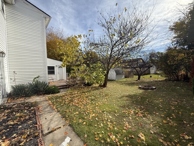 Building Photo - 2447 Roanoke Dr