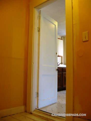 Building Photo - 359 Windsor St