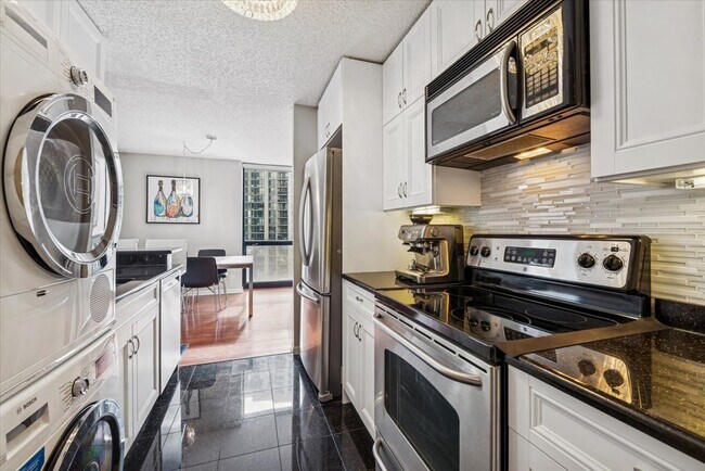 Building Photo - 1122 N Clark St