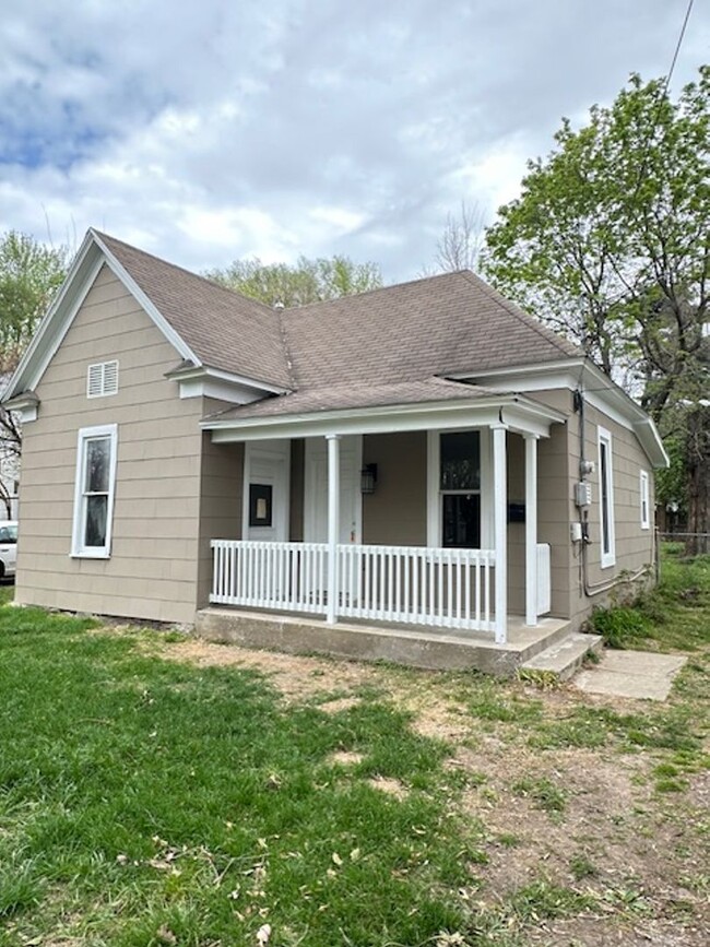 Primary Photo - RECENTLY REMODELED 1 BEDROOM 1 BATH - COZY...