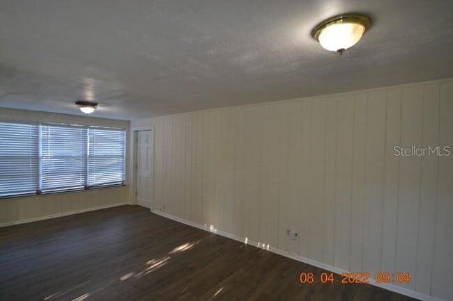 Building Photo - 2801 Sanders Dr