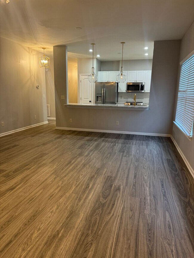 Building Photo - Price reduced!!