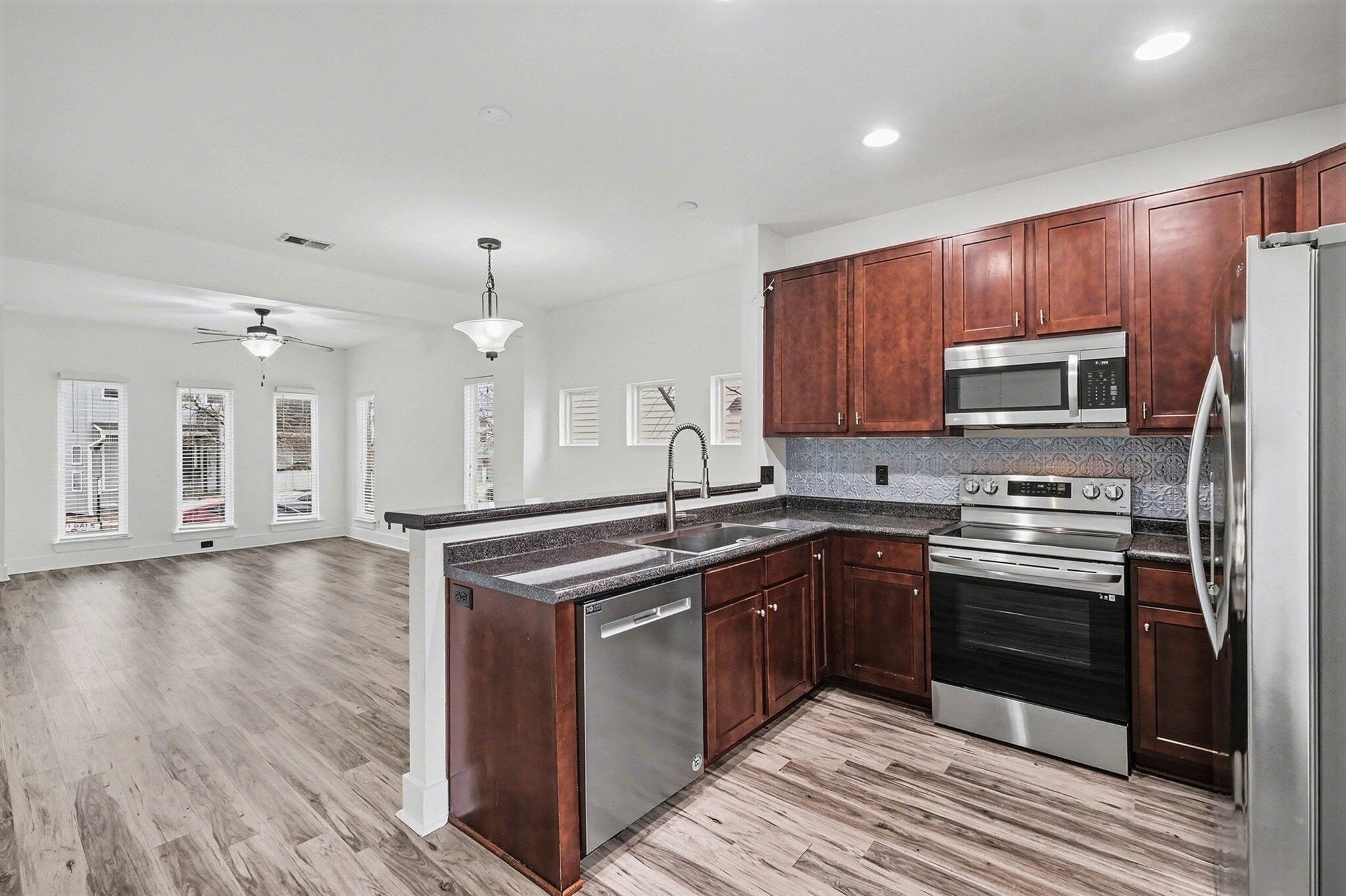 Building Photo - 3704 Lausanne Dr