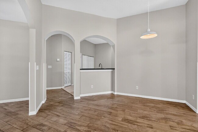 Building Photo - "Charming 2 Bed plus Den, 2-Bath Townhouse with 1500 Sq Ft of Comfort in Greenacres!"