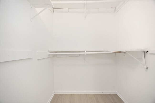 Building Photo - 2302 Green Knoll Dr