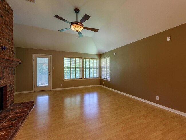 Building Photo - 442 S Lynnwood Trail