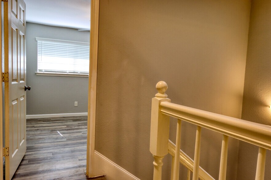 Building Photo - 317 Benjamin St