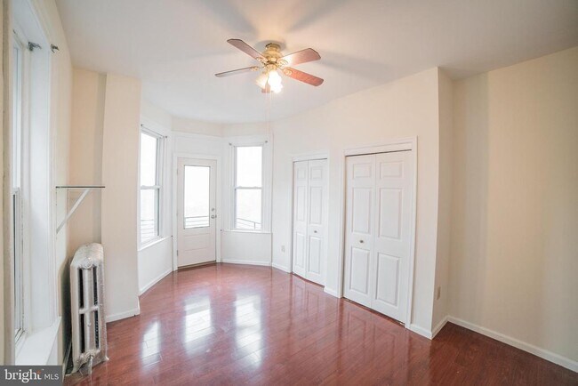 Building Photo - 2422 Poplar St
