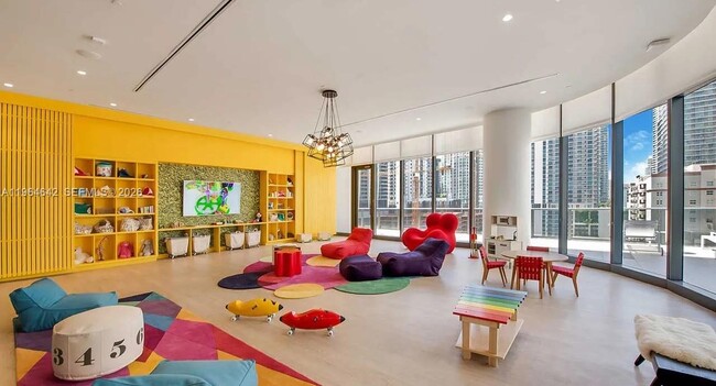 Building Photo - 45 SW 9th St