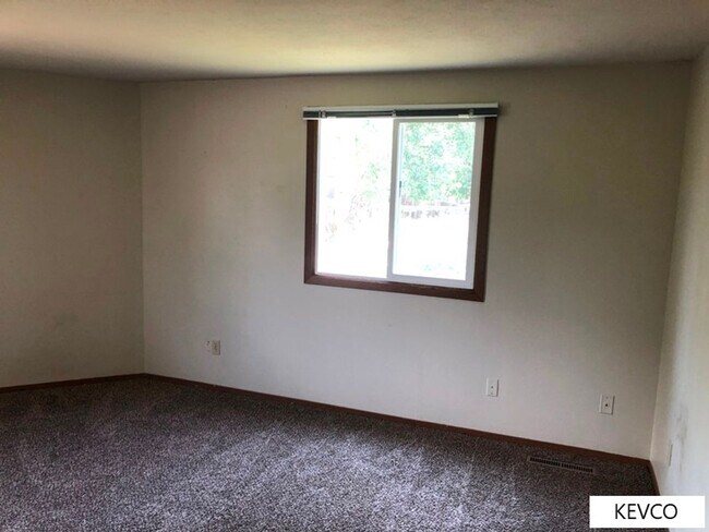 Building Photo - Charming Home in Beautiful Neighborhood by Park!