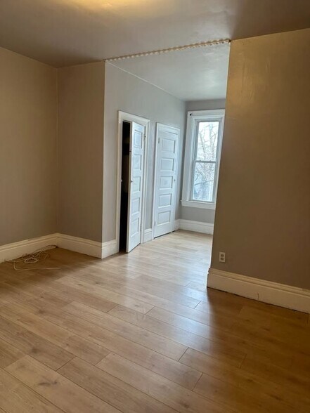 Building Photo - 453 3rd St
