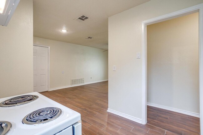 Building Photo - 3537 Half Moon Dr