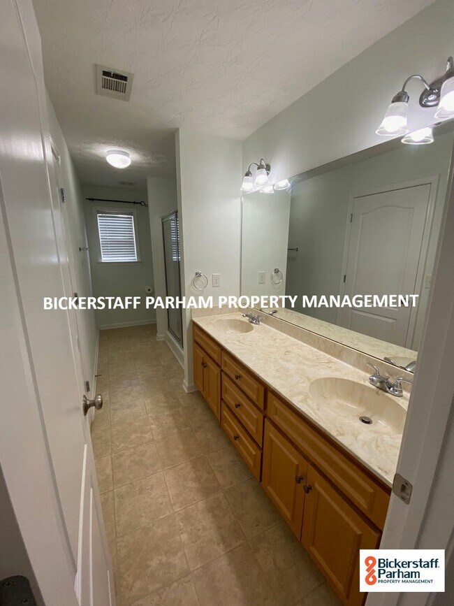 Building Photo - 4613 English Ivy Dr