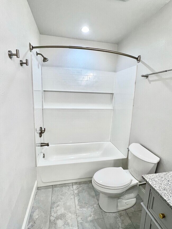 Building Photo - 1340 N Hampton Rd