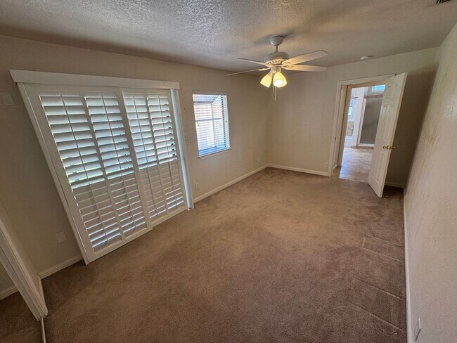 Building Photo - 2720 Larry Ln