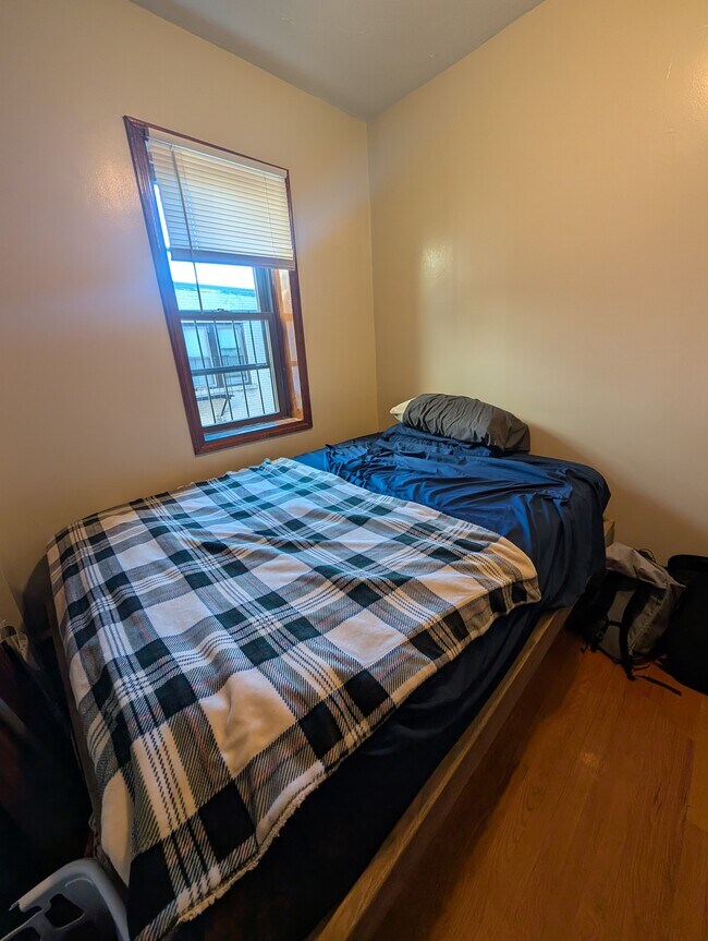 Building Photo - 219 Park Dr