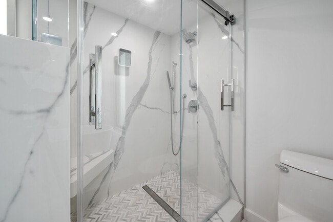 Building Photo - 100 SE 5th Ave