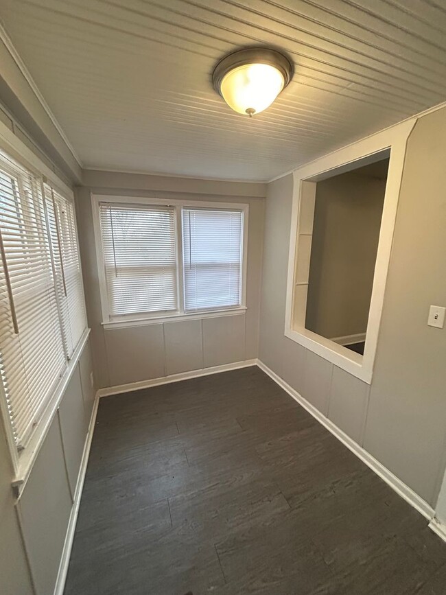 Building Photo - Available Now! RENT SPECIAL!! 3 Bed 1 Bath...