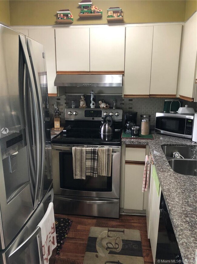 Building Photo - 248  Majorca Ave 248 Coral Gables Fl 33134