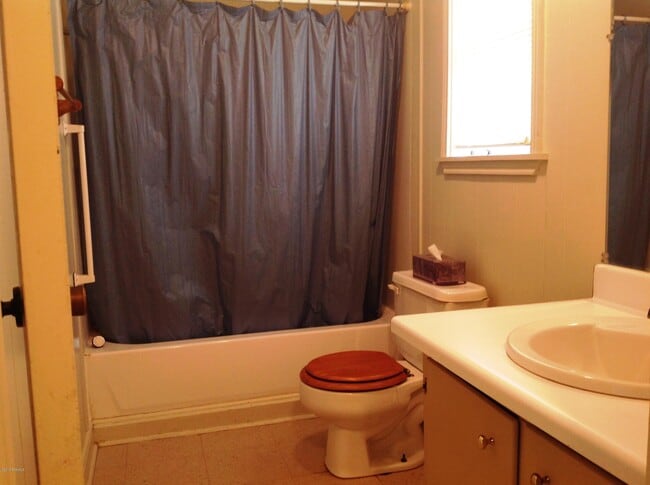 Building Photo - 706 Picard Rd