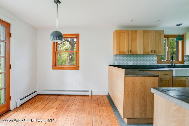 Building Photo - 334 Fish Creek Rd
