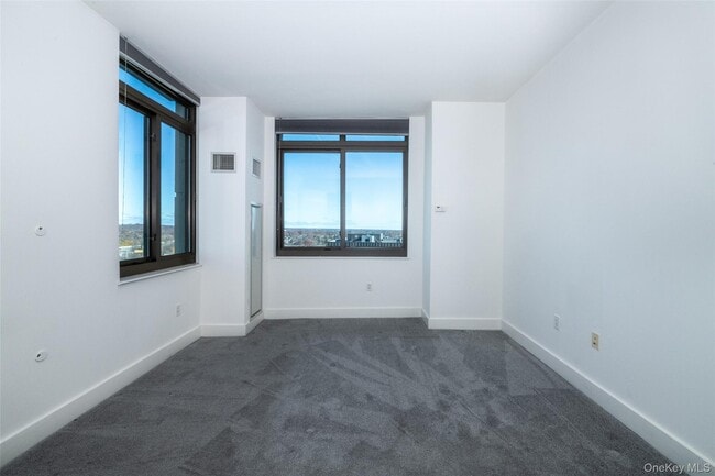 Building Photo - 175 Huguenot St