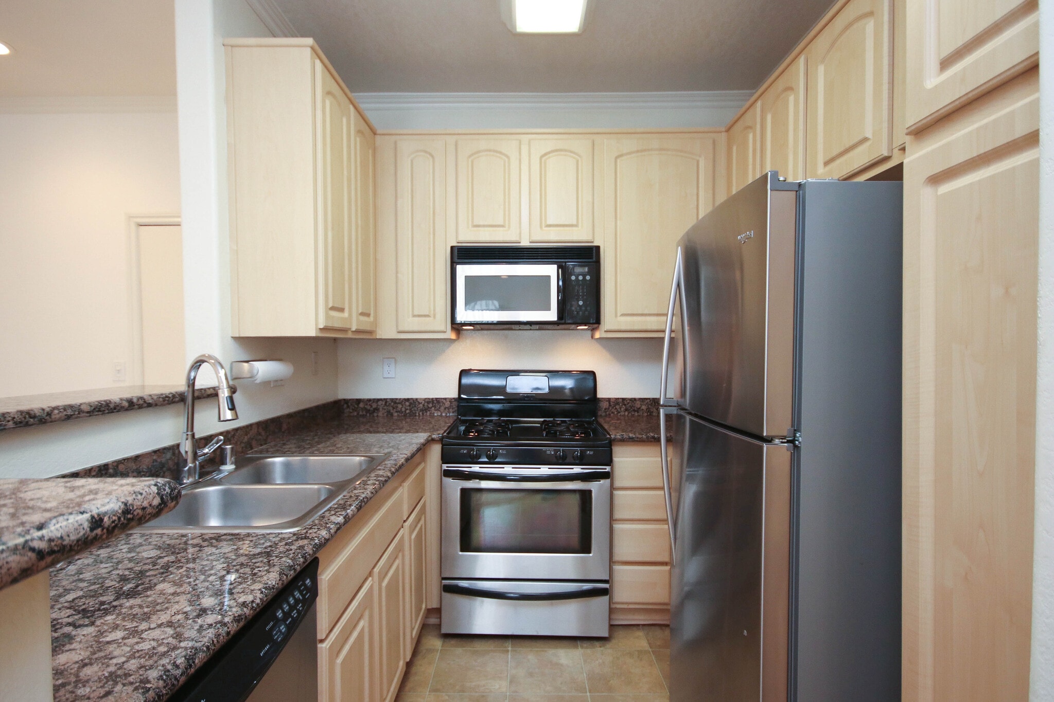 Building Photo - 300 N El Molino Ave