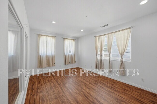 Building Photo - 7167 Elsa Ct