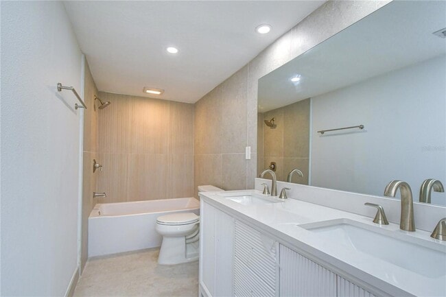 Building Photo - 200 Country Club Dr