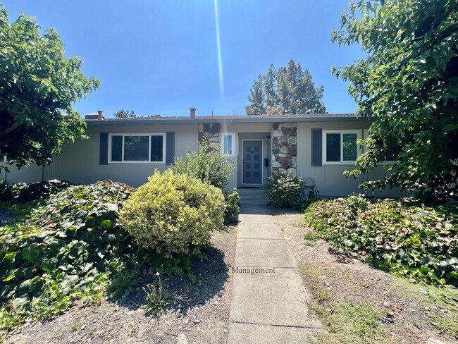 Primary Photo - Beautiful fully remodeled 4 bedroom
