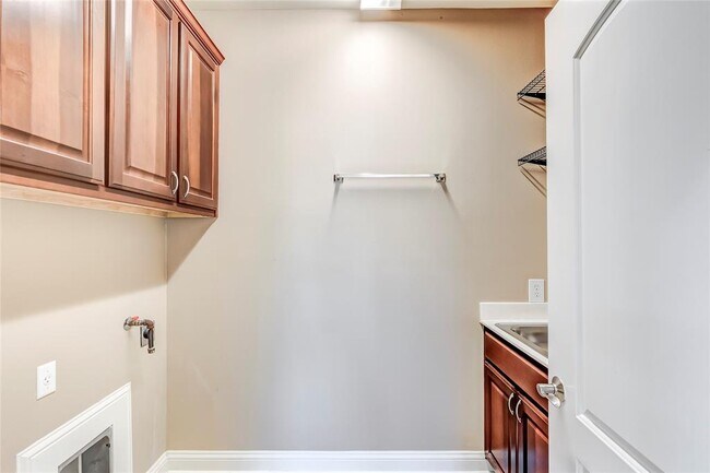 Building Photo - 7313 Lookout Bluff Terrace