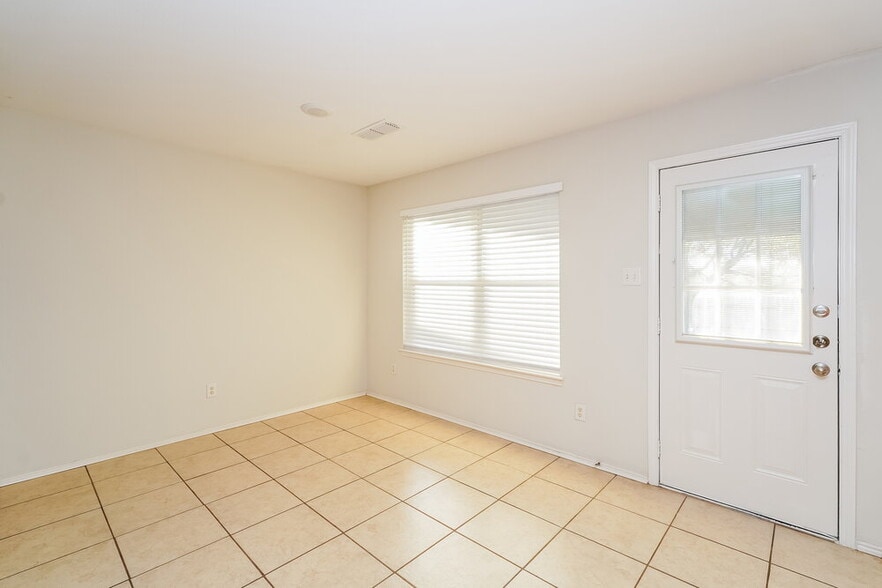 Building Photo - 1101 Marcia Ln