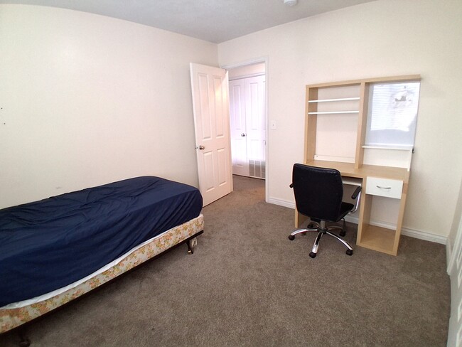 Building Photo - 1541 N 550 W