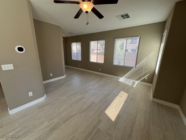 Building Photo - 733 Easter Lily Pl