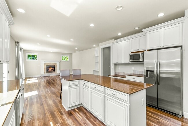 Building Photo - 6.6 Acre Retreat