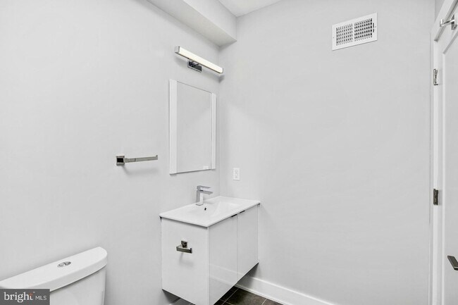 Building Photo - Brand New Luxury Apartments