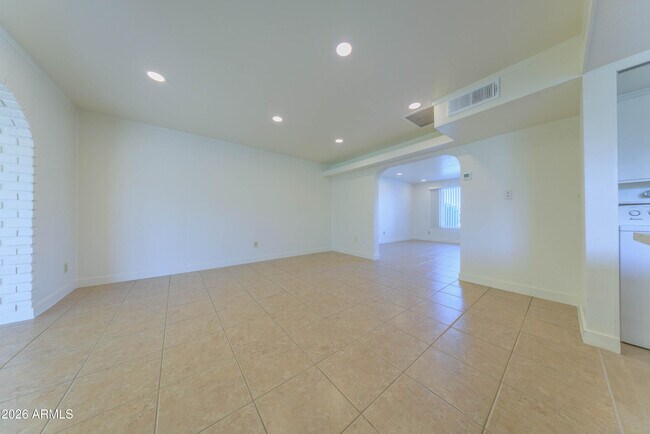 Building Photo - 4558 N 15th Ave