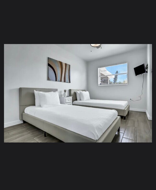 Building Photo - 2142 Mary Sue St