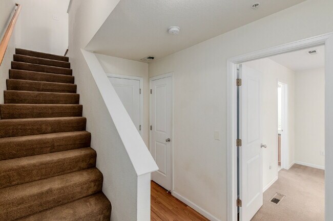 Building Photo - 418 S Reed Ct