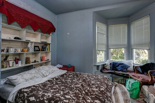 Building Photo - 614 Potter St