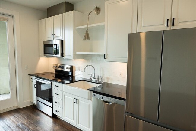 Building Photo - 4704 Sunset Trail