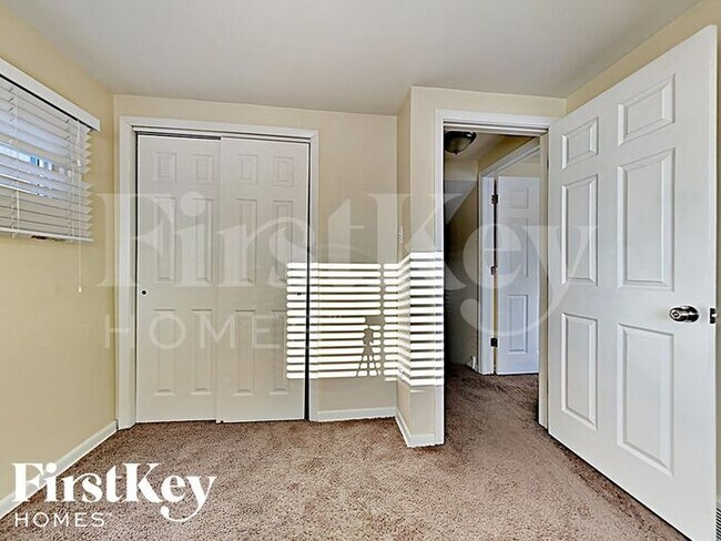 Building Photo - 7919 Oak Park Ave