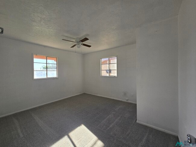 Building Photo - 3012 Las Palomas Rd