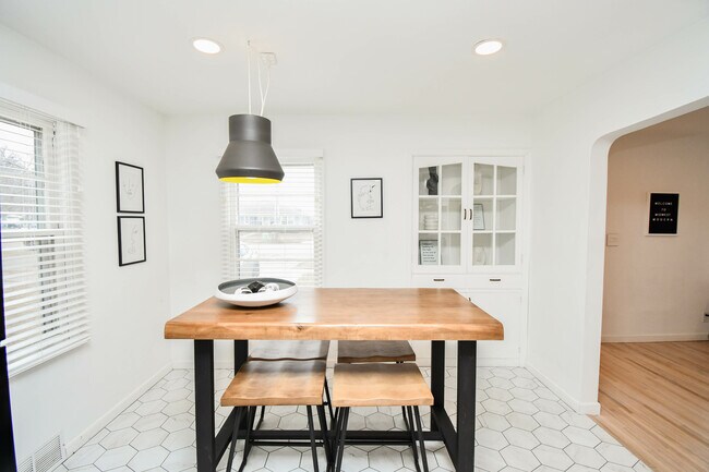 Building Photo - 2012 W 22nd St