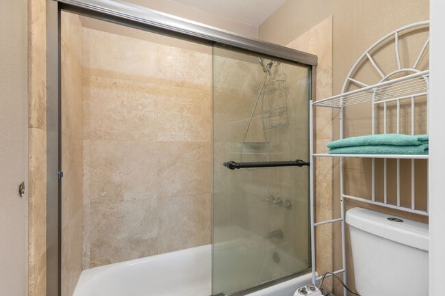 Building Photo - Spacious 2 Bedroom with Loft!