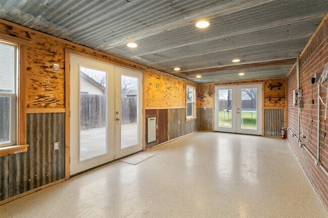 Building Photo - 608 Mesquite Dr